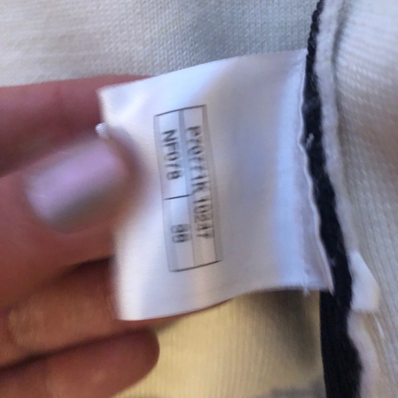 SOLD !!!Chanel CC jacket sweater size 36fr or 4-6us , Preowned 100% authentic!!! - Picture 5 of 11